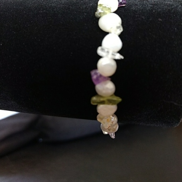 *Sale* Freshwater pearl & amethyst bracelet - Picture 3 of 3